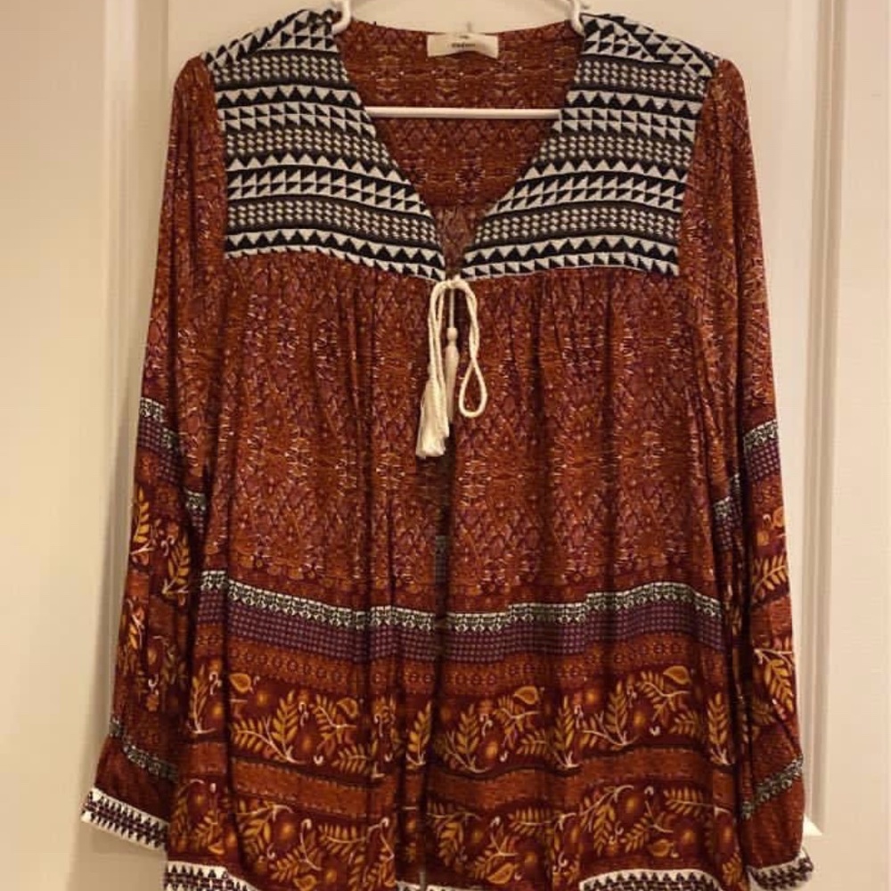 NWOT EMBROIDERED ENTRO BLOUSE